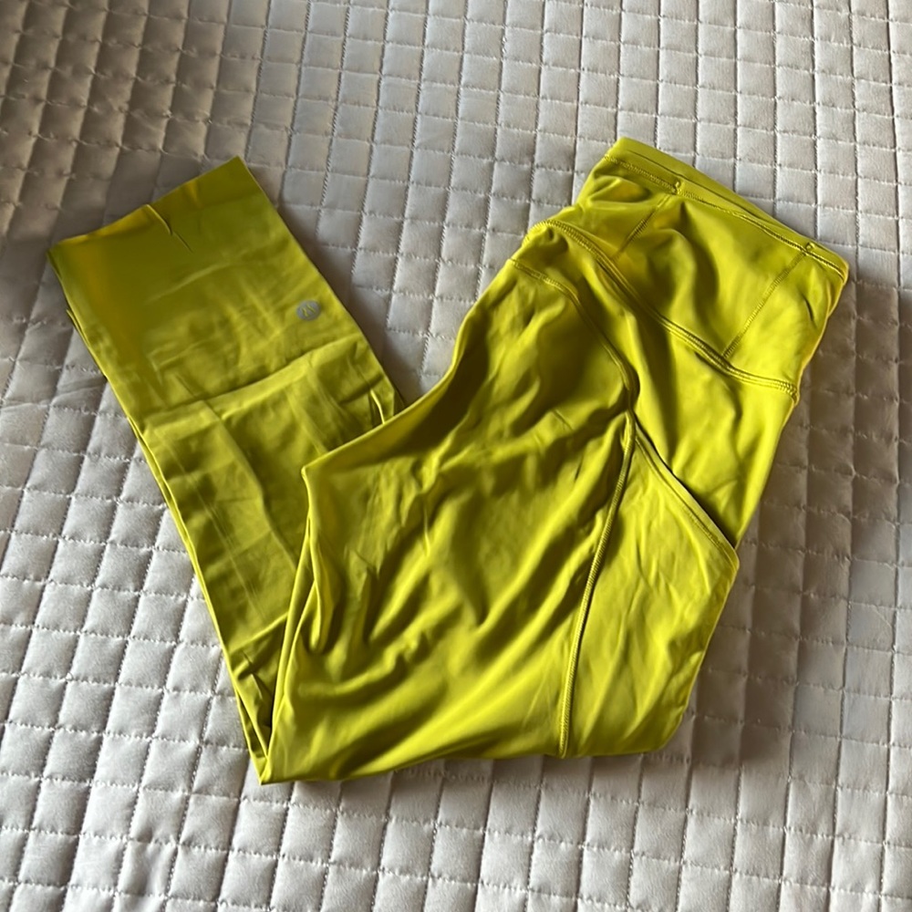Lululemon senseknit hi rise cropped tight size 6
